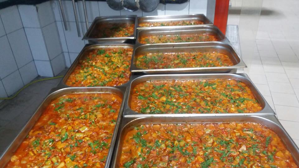 Ataşlar Catering üretim mutfağında hazırlanan yemekler